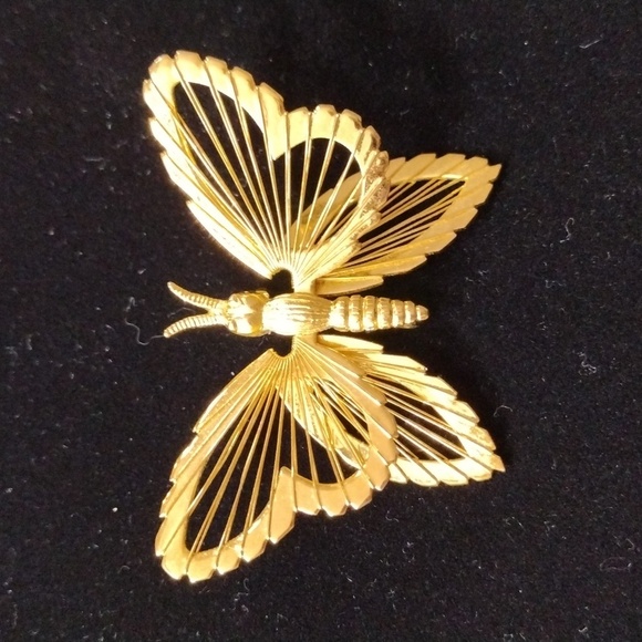 Vintage Monet Goldtone‎ Filagree Butterfly Brooch Pin - Picture 1 of 7